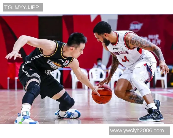 赛后复盘:深圳篮球队与杭州篮球队速度对决的精彩瞬间与战术分析 赛后复盘:深圳篮球队与杭州篮球队速度对决的精彩瞬间与战术分析