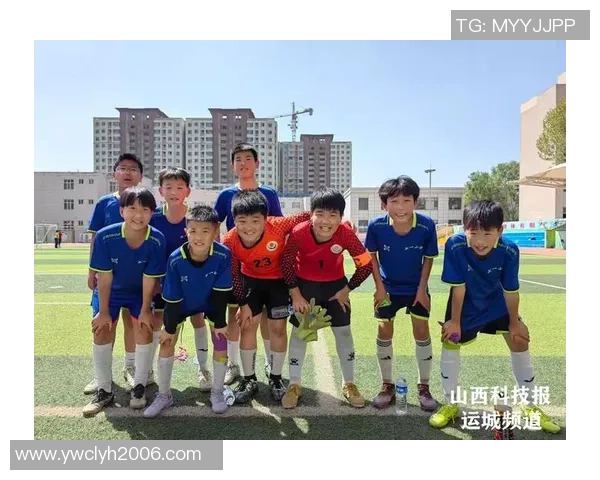 足球明星齐聚盛典闪耀颁奖礼荣耀时刻展现体育精神与友谊之美 足球明星齐聚盛典闪耀颁奖礼荣耀时刻展现体育精神与友谊之美